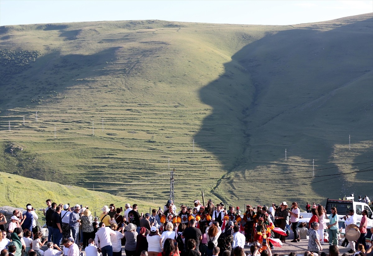 Ardahan'ın Damal ilçesinde oluşan Atatürk silüetini izlemek amacıyla "26. Atatürk'ün İzinde ve...