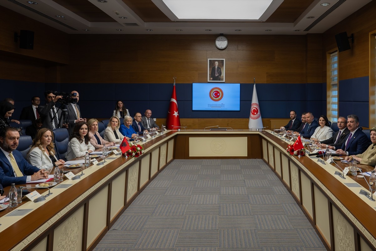 Arnavutluk Meclisi Başkanı Elisa Spiropali, TBMM Adalet Komisyonu Başkanı Cüneyt Yüksel ile...