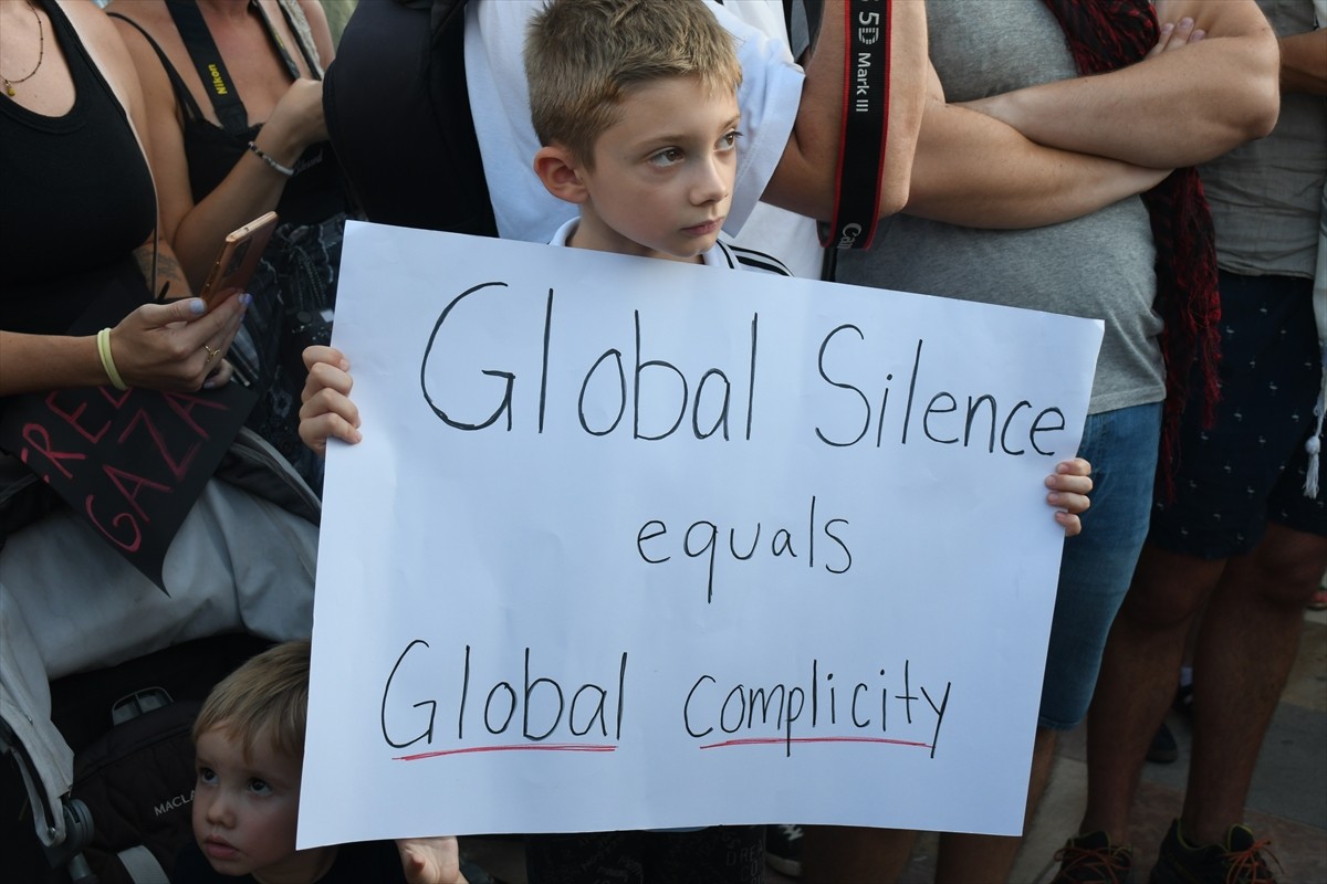 Arnavutluk’un başkenti Tiran’da Filistin’e destek gösterisi yapıldı. Tiran’daki İskender Bey...