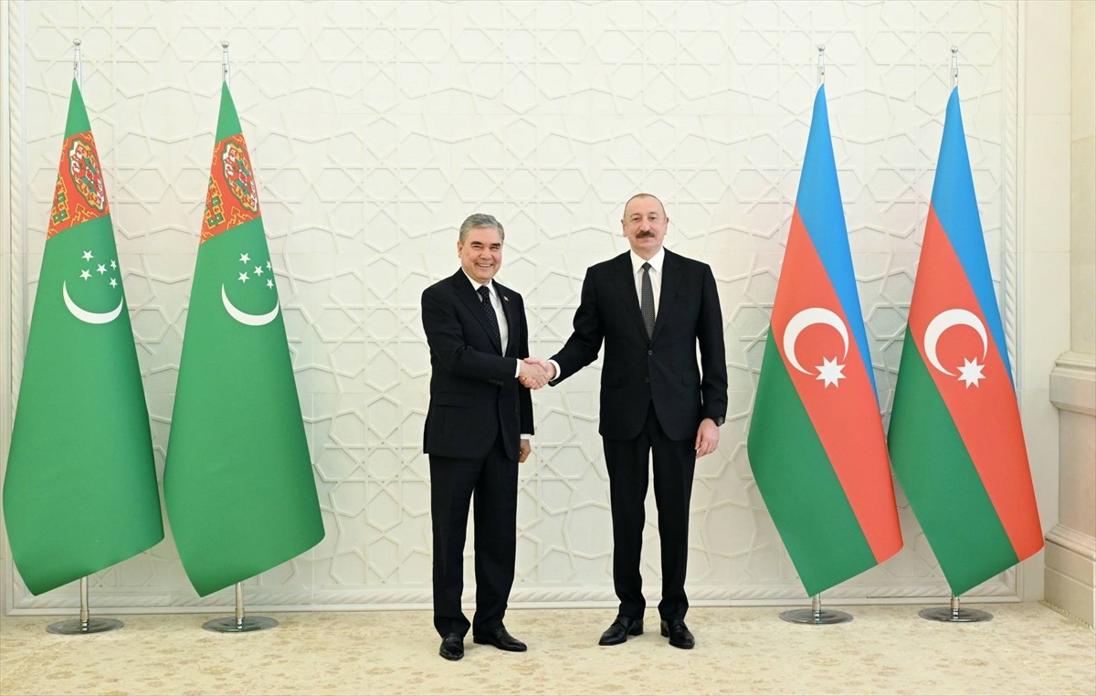 Azerbaycan Cumhurbaşkanı İlham Aliyev, temaslarda bulunmak için Bakü'ye gelen  Türkmenistan Milli...