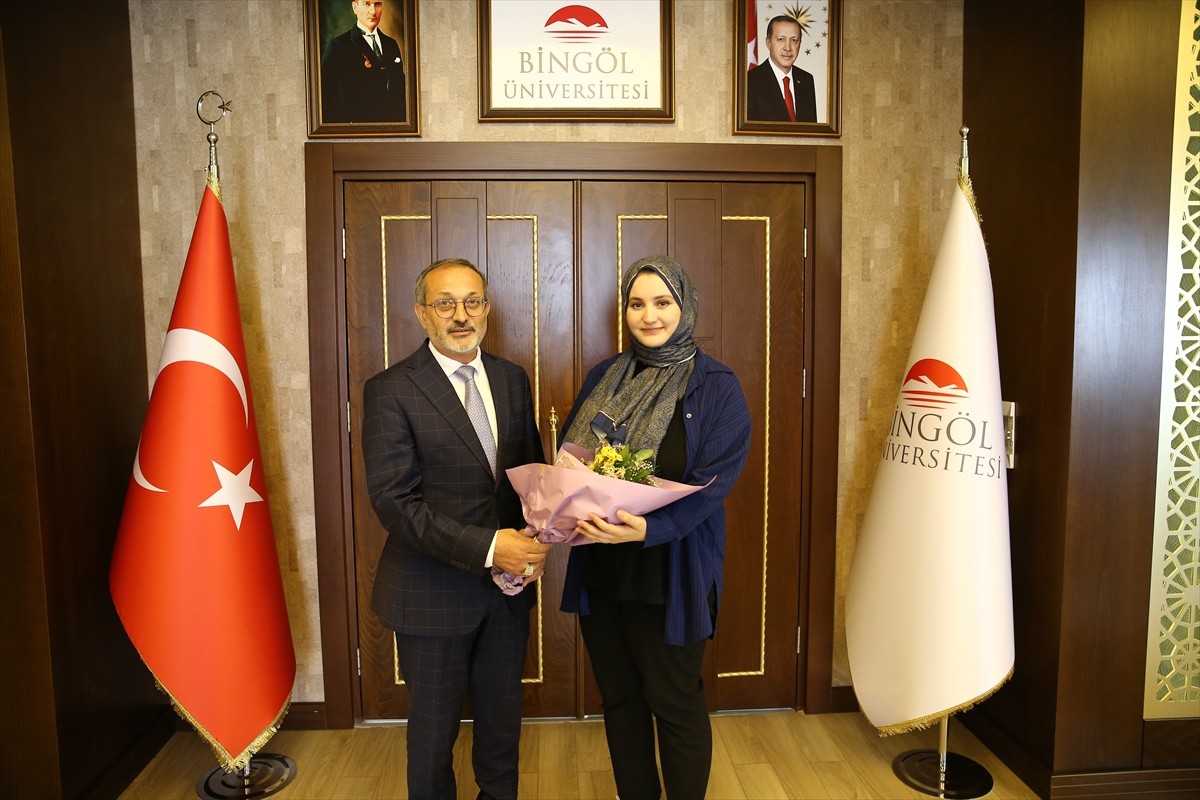 Bingöl Üniversitesinde temizlik personeli olarak görev yapan 21 yaşındaki Hacer Pelşin Korkutata...