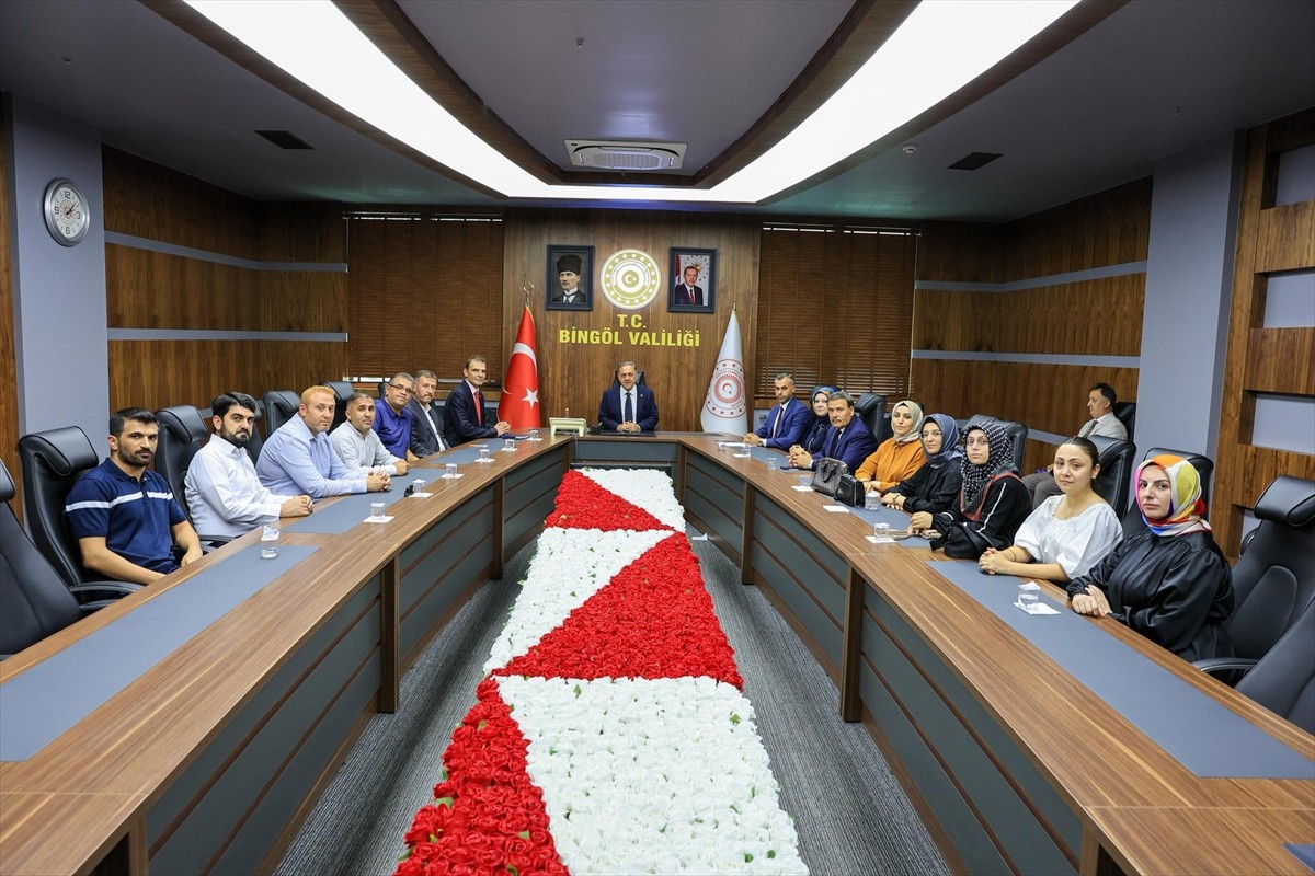 Bingöl Valisi Ahmet Hamdi Usta, Gençlik ve Spor İl Müdürlüğüne bağlı Yurt Hizmetleri Müdürlüğünün...
