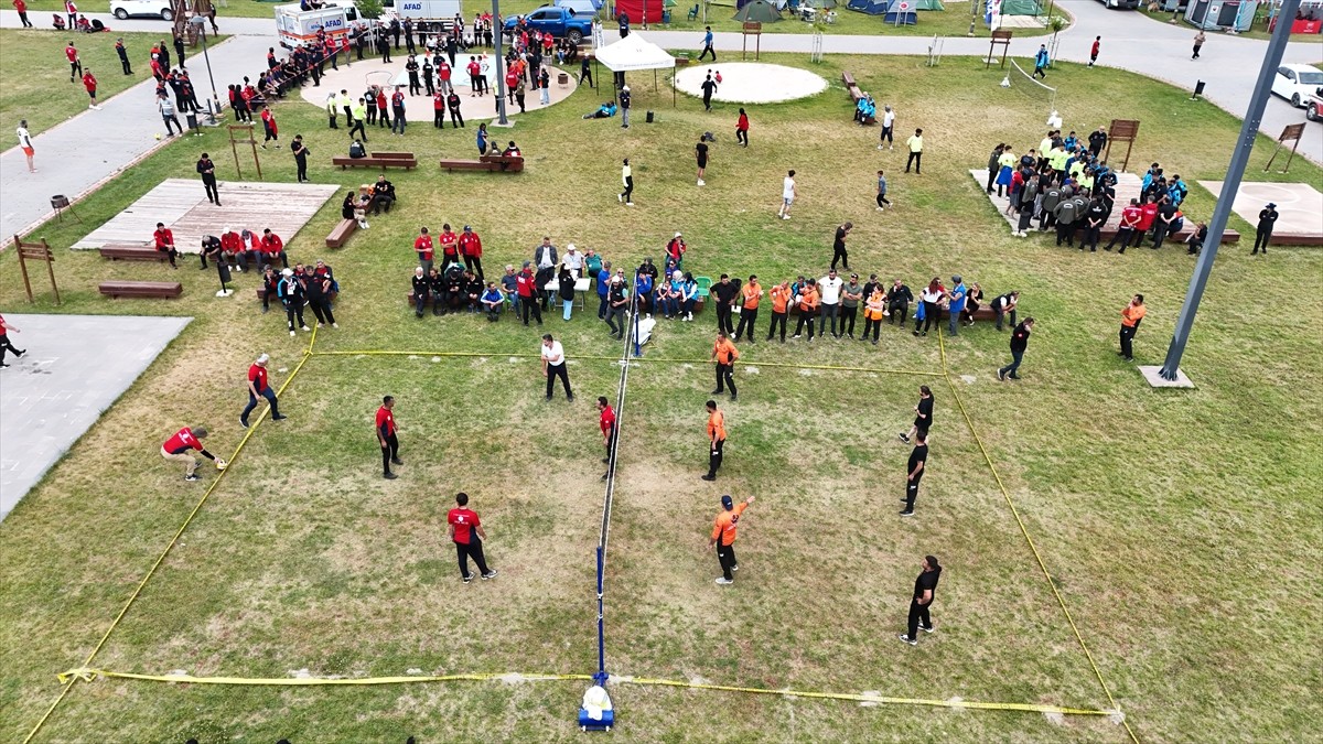 Bitlis'in Ahlat ilçesinde Afet ve Acil Durum Yönetimi Başkanlığı (AFAD) tarafından düzenlenen...