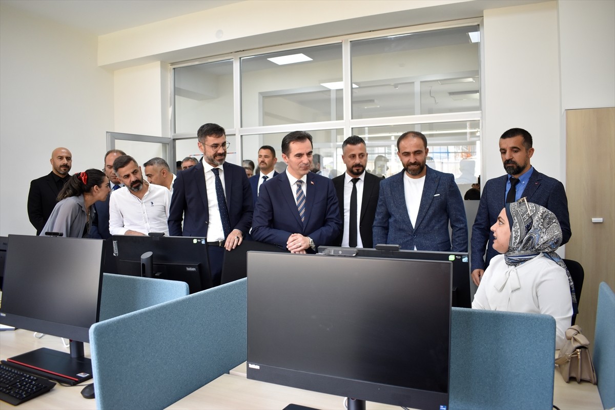 Bitlis'te, gençlerin becerilerinin artırılması ve kendilerini geliştirmeleri amacıyla kurulan...