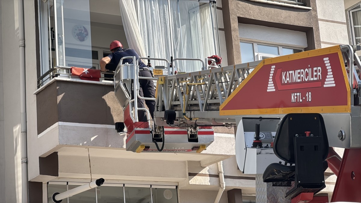 Bolu'da kendisinden haber alınamayan kişi evinde uyurken bulundu. İhbar üzerine olay yerine polis...