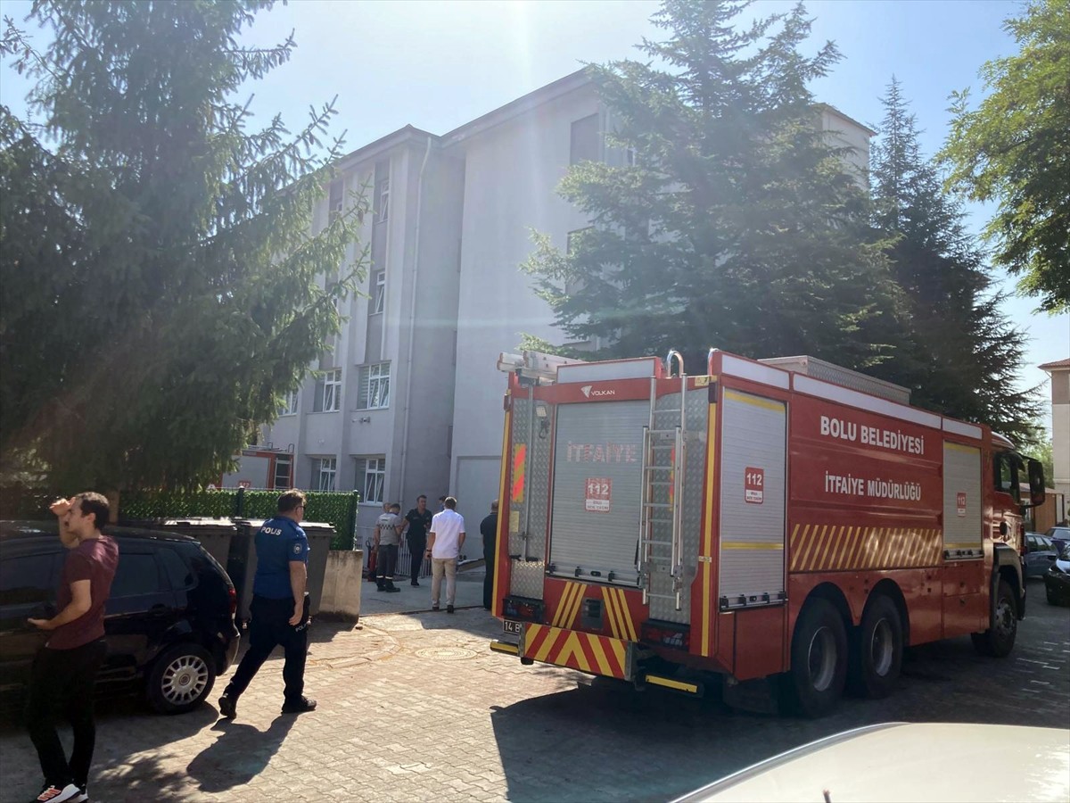 Bolu İzzet Baysal Vakfı Huzurevi'nin mutfak kısmında çıkan yangın büyümeden söndürüldü.