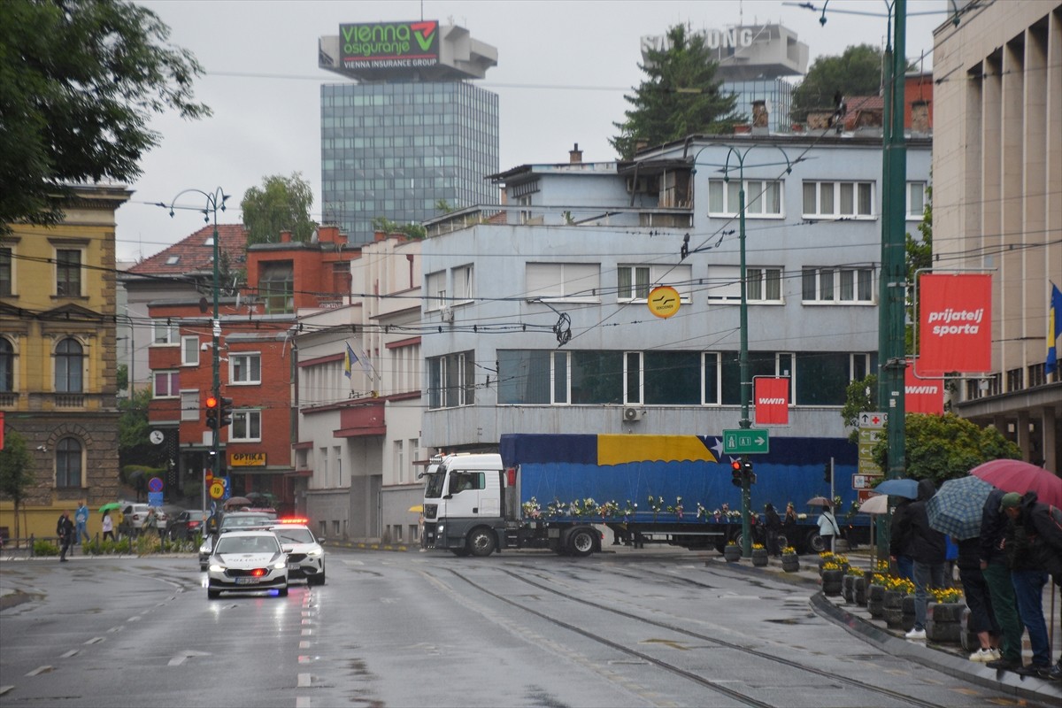 Bosna Hersek'in doğusundaki Srebrenitsa'da 1995'te savaş suçlusu Ratko Mladic komutasındaki Sırp...