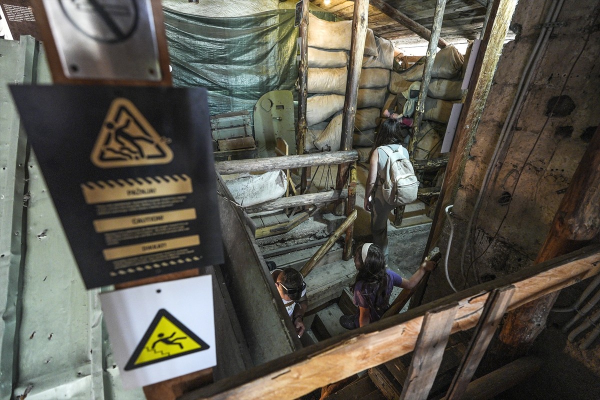 Bosna Hersek'te 1992-1995'teki savaşta kuşatma altında tutulan başkent Saraybosna'nın "dünyaya...