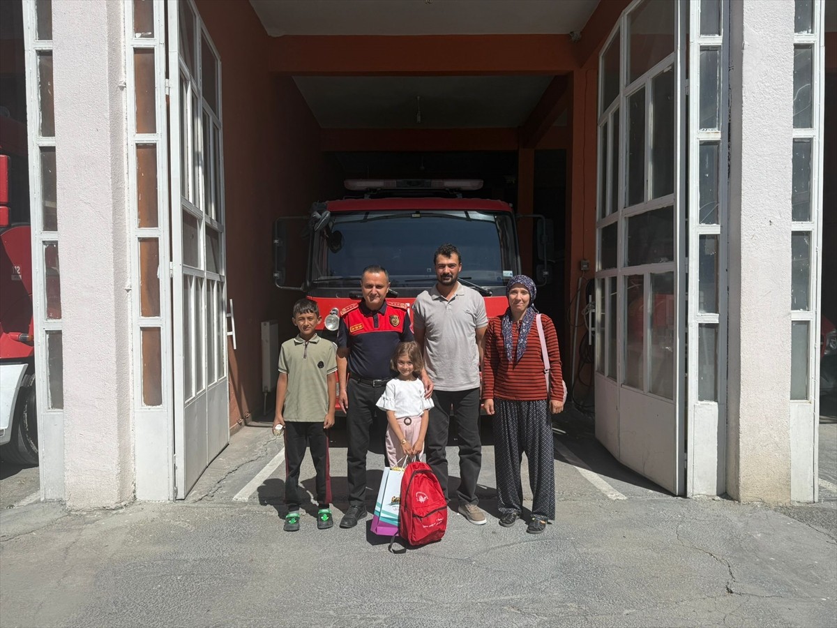 Burdur'da çıkan yangını fark edip babaannesini uyandırarak 112 Acil Çağrı Merkezi'ne haber...