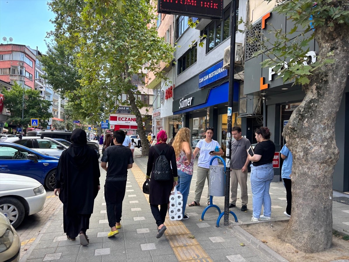 Bursa'nın Gemlik ilçesinde saat 13.57'de 4,3 büyüklüğünde deprem meydana geldi. Deprem nedeniyle...