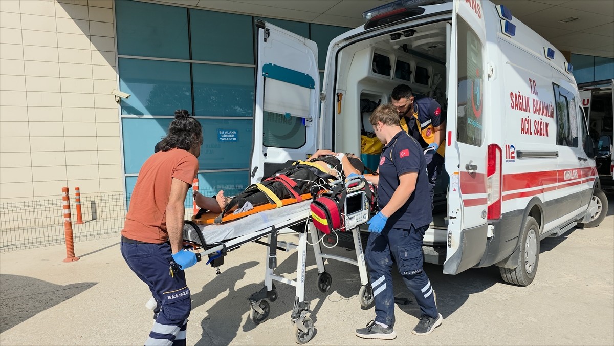 Bursa'nın İnegöl ilçesinde arızayı gidermek isterken akıma kapılarak ağır yaralanan işçi...