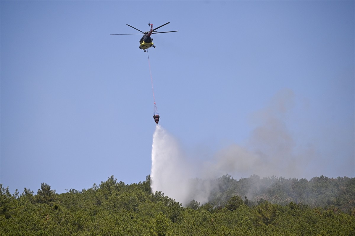 Bursa'nın Orhaneli ve Harmancık ilçeleri arasındaki orman yangını 4. gününde havadan ve karadan...