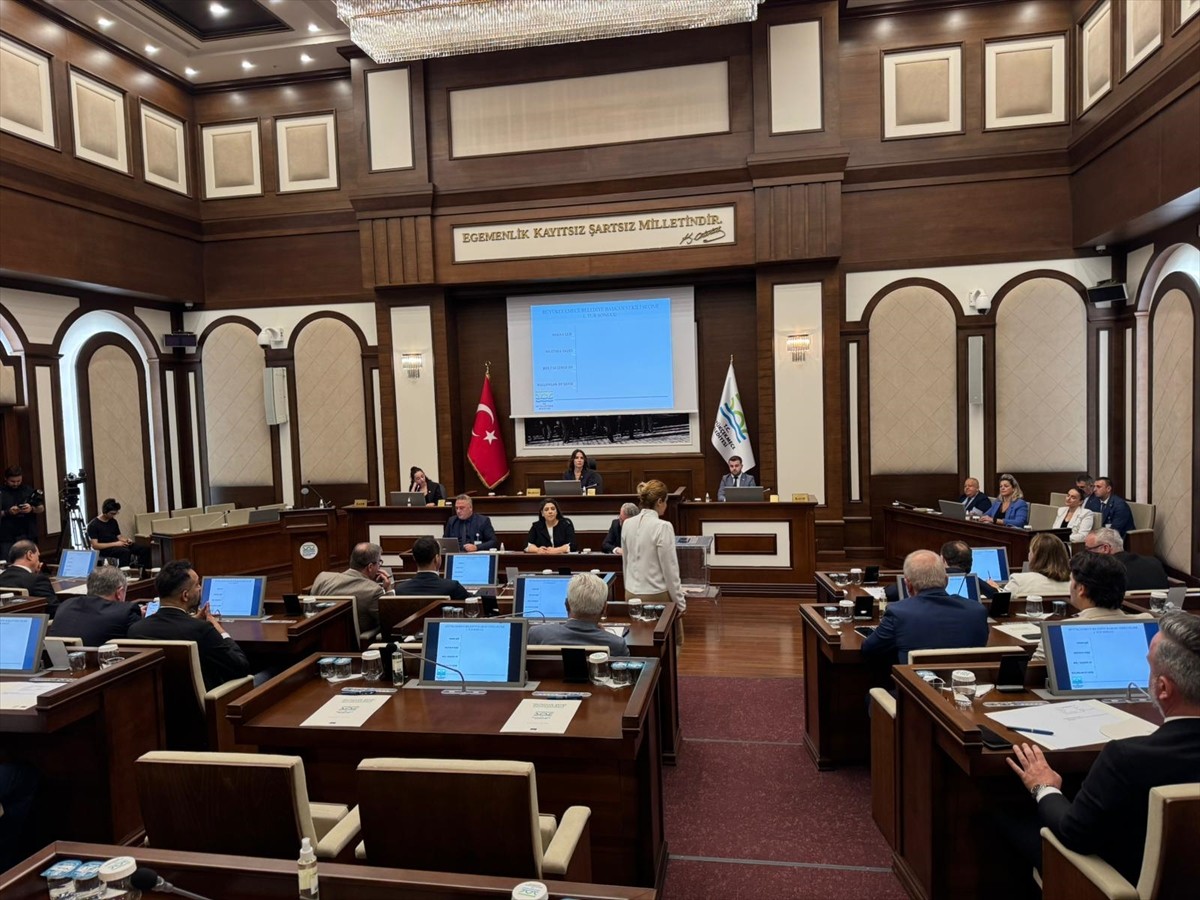 Büyükçekmece Belediye Meclisi'nde, İstanbul Büyükşehir Belediyesine (İBB) yönelik yolsuzluk...
