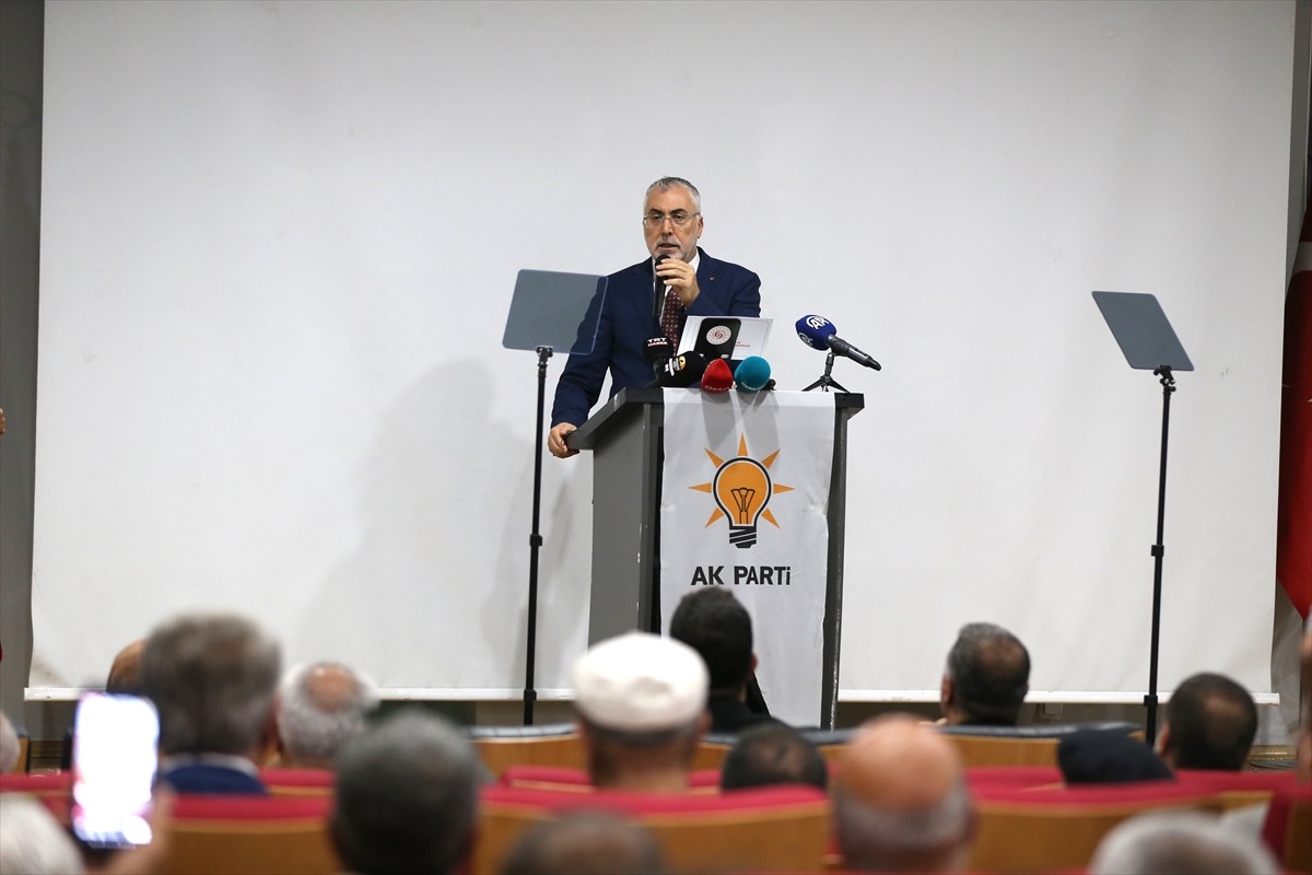 Çalışma ve Sosyal Güvenlik Bakanı Vedat Işıkhan, Muş'ta AK Parti İl başkanlığınca öğretmenevinde...