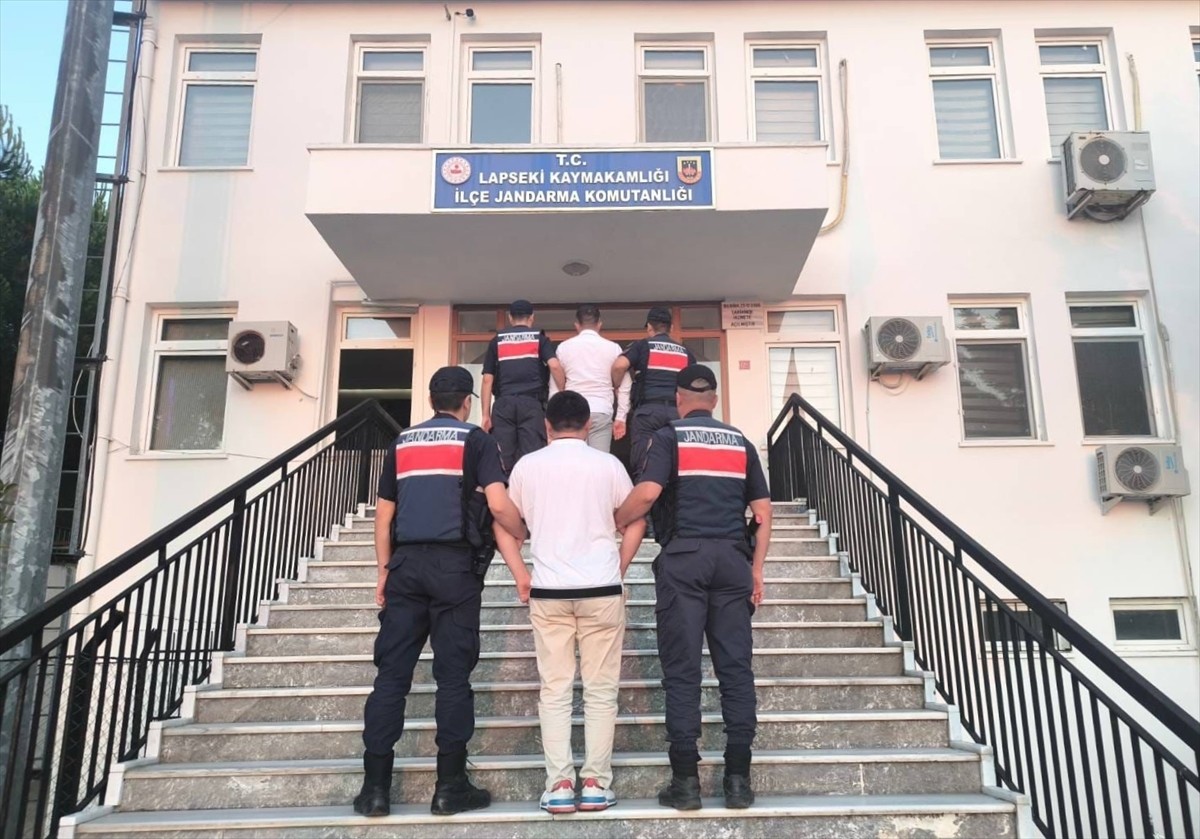 Çanakkale'nin Lapseki ilçesinde yangına sebebiyet verdikleri iddiasıyla 2 şüpheli hakkında adli...