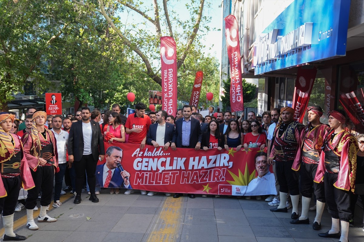 CHP Genel Başkanı Özgür Özel, Bülent Ecevit Yerleşkesinde bulunan partisinin Cumhurbaşkanlığı Aday...