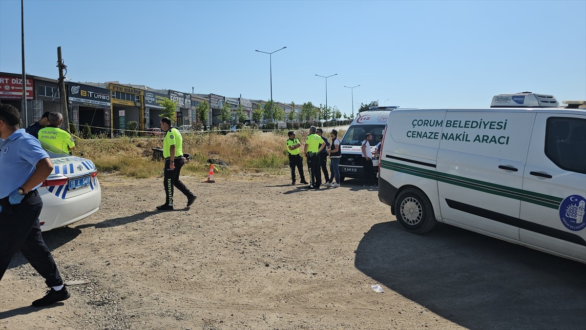 Çorum'da devrilen üç tekerlekli elektrikli motosikletin sürücüsü hayatını kaybetti.