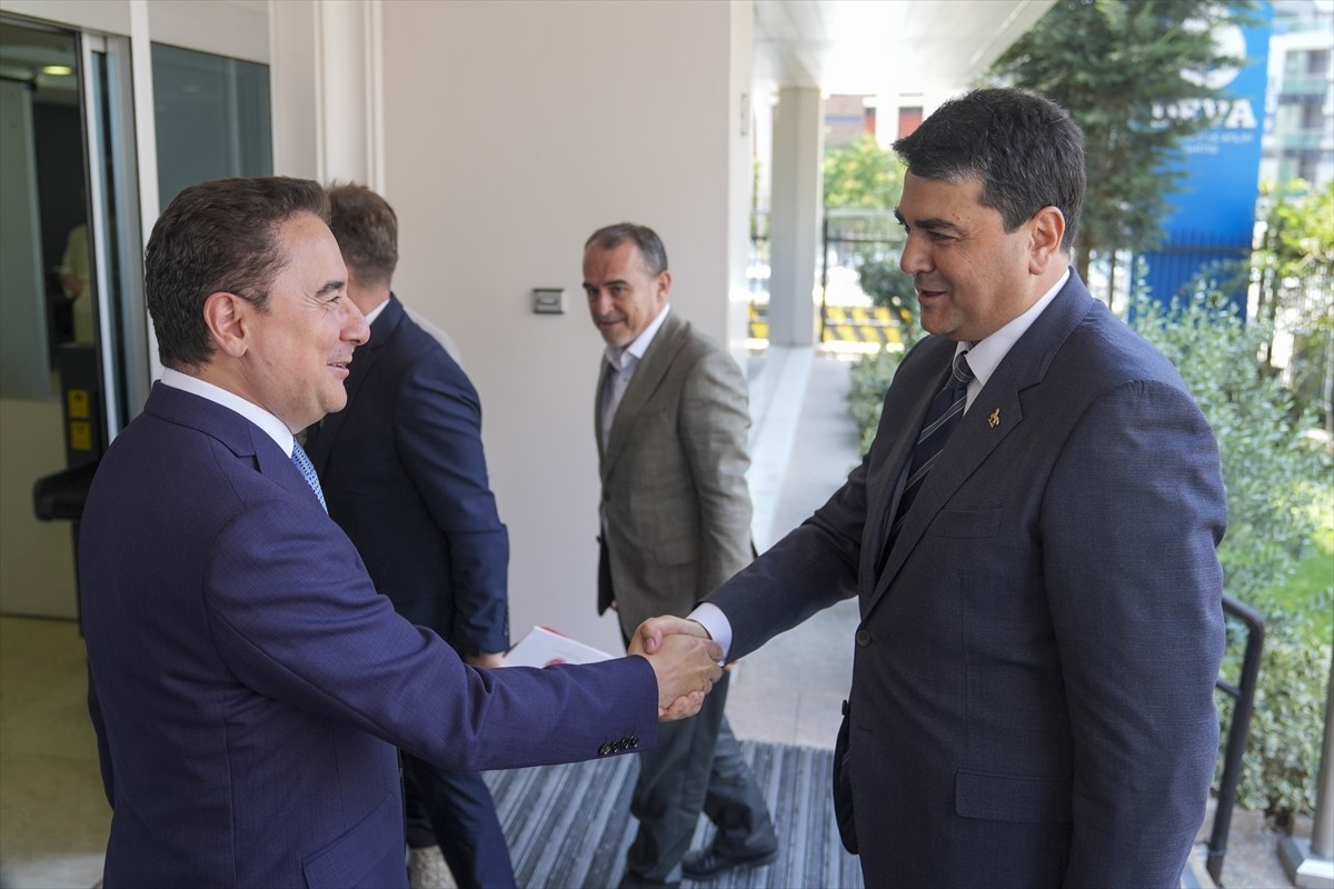 Demokrat Parti Genel Başkanı Gültekin Uysal (sağda), DEVA Partisi Genel Başkanı Ali Babacan'ı...