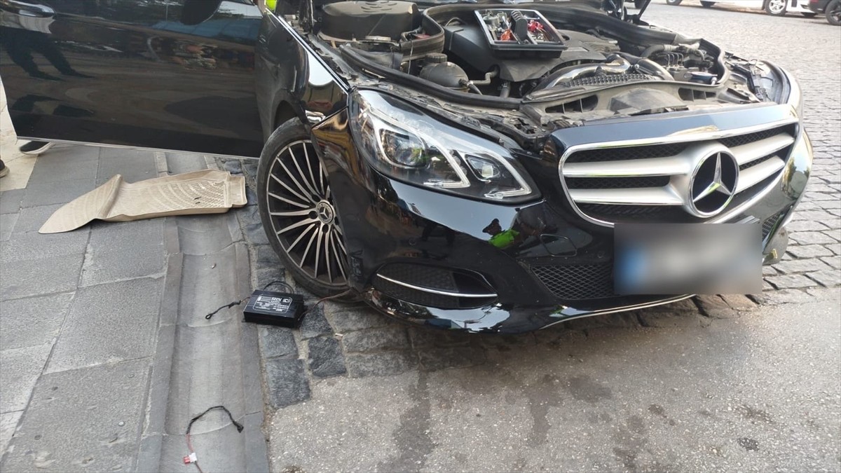 Denizli'nin Pamukkale ilçesinde, otomobilinde usulsüz siren tertibatı kullandığı belirlenen...