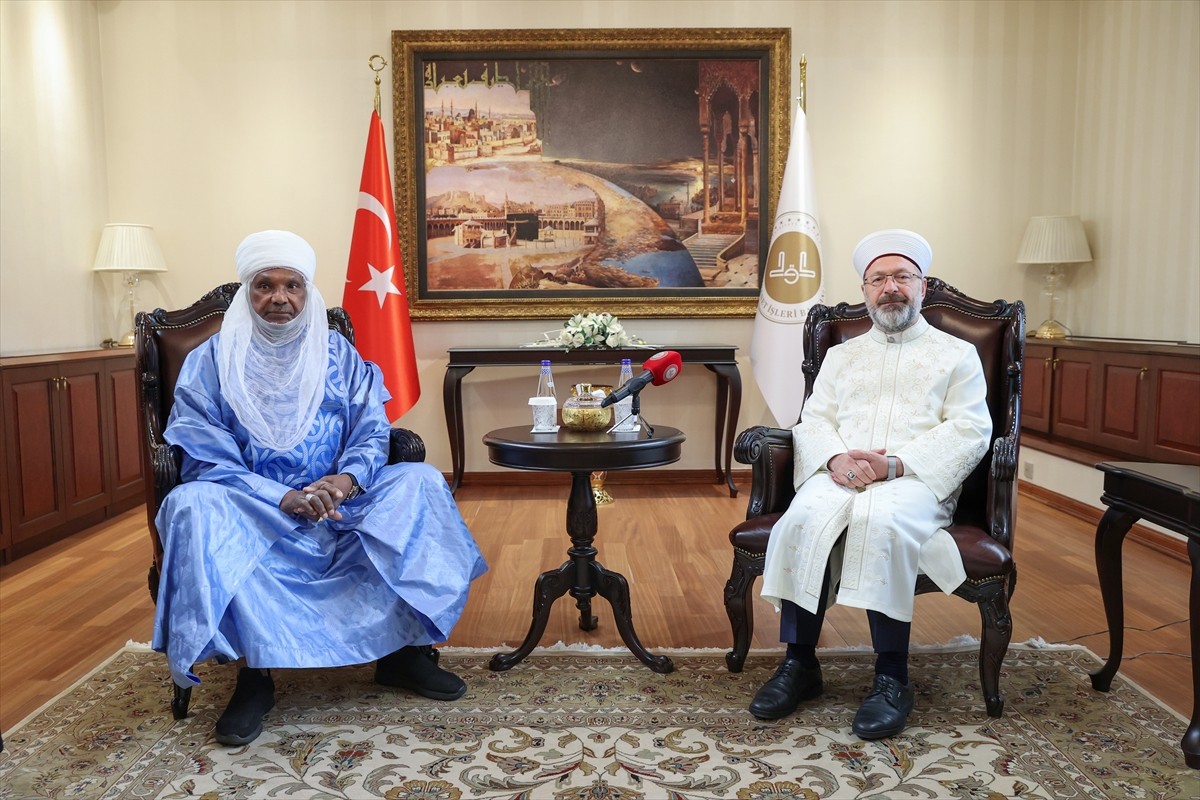 Diyanet İşleri Başkanı Ali Erbaş, Nijer'in Damagaram Sultanı Aboubacar Oumarou Sanda ve...