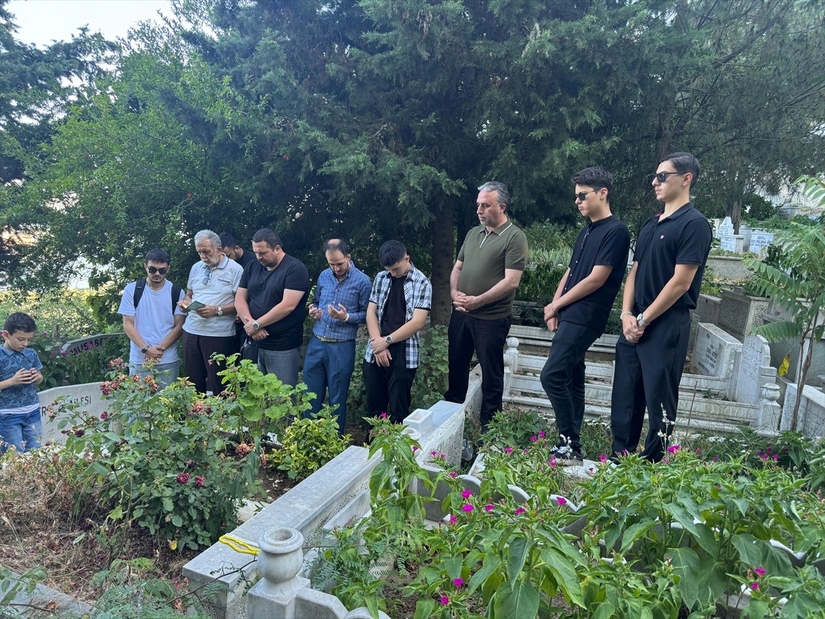 Edebiyat çevrelerince "Yedi Güzel Adam"dan biri olarak anılan, Türk şiirinin önemli isimlerinden...