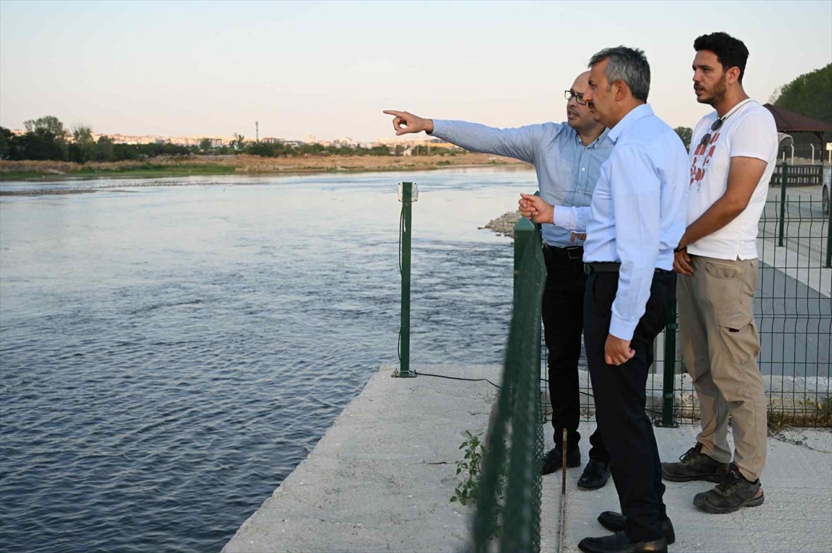 Edirne'de etkili olan kuraklık ve debilerin düşmesi nedeniyle tarımsal sulamaya katkı sağlamak...