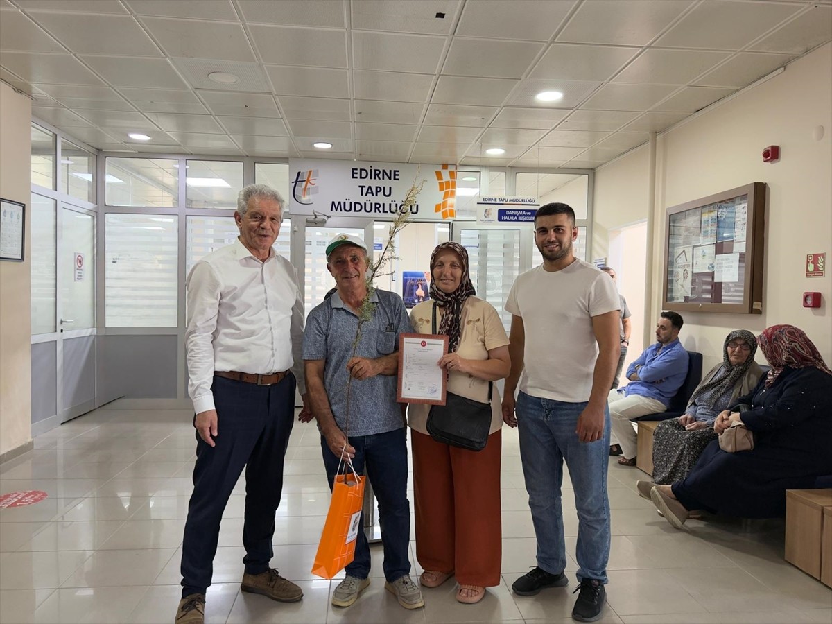 Edirne'de, Türkiye'de son günlerde yaşanan orman yangınlarına dikkat çekmek ve ağaçlandırma...