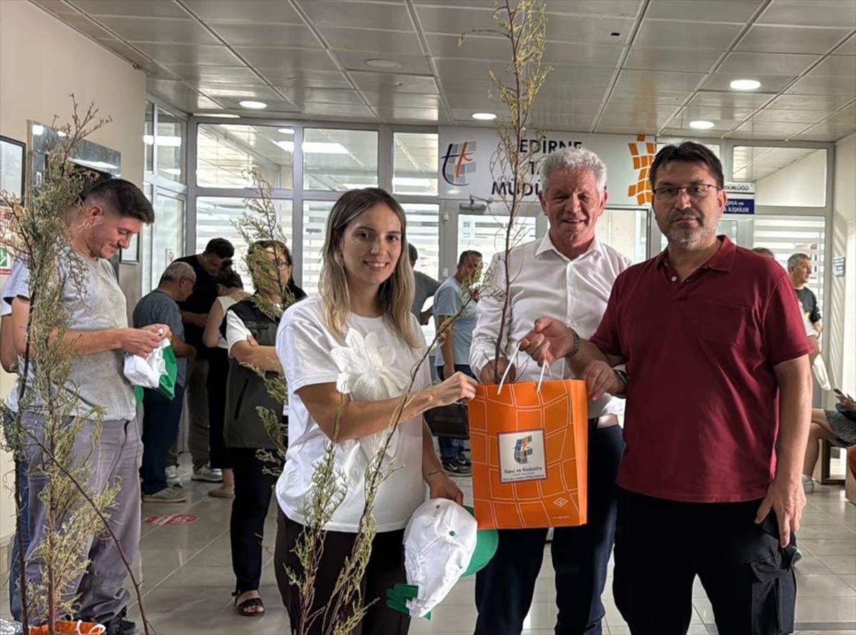 Edirne'de, Türkiye'de son günlerde yaşanan orman yangınlarına dikkat çekmek ve ağaçlandırma...