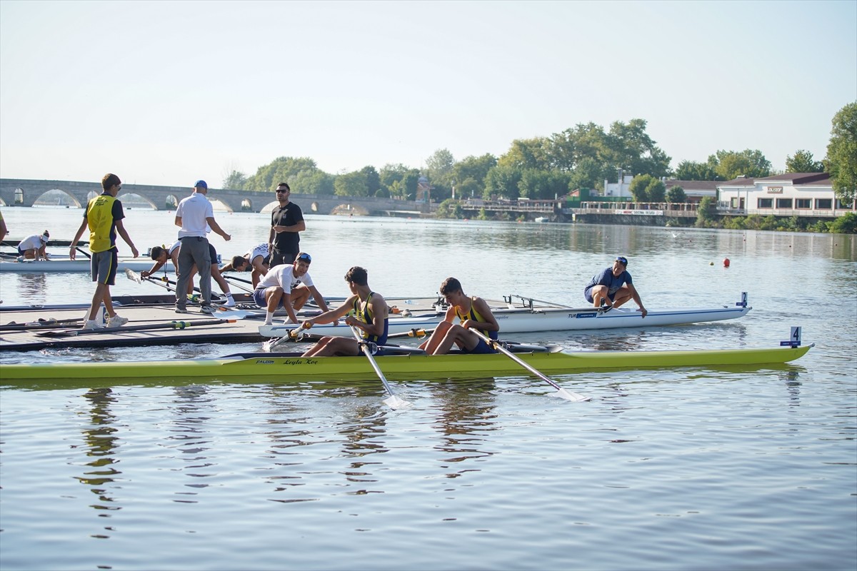 Edirne'de, Türkiye Kürek Federasyonu tarafından düzenlenen Gençler Türkiye Kupası Kürek Yarışları...