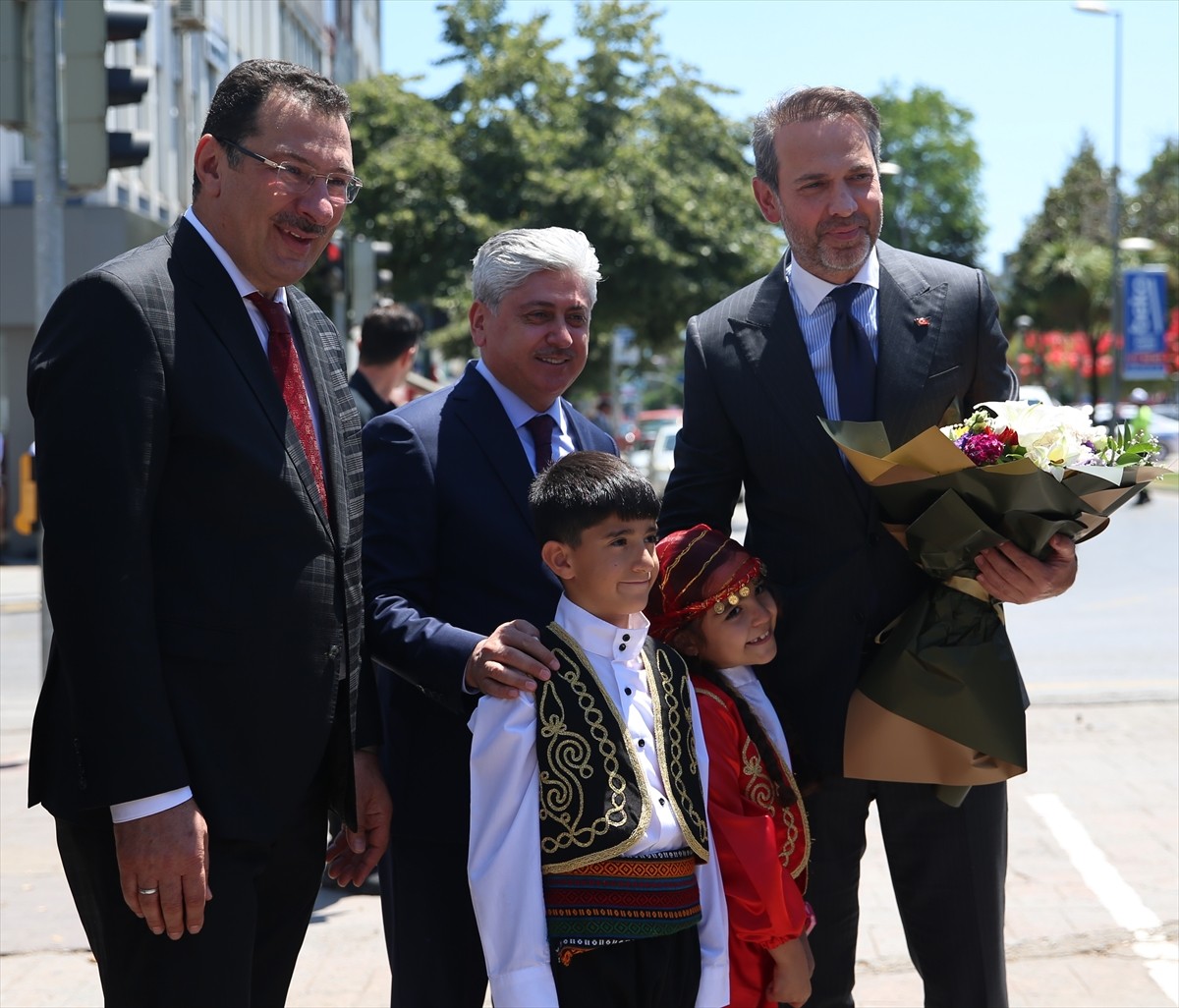 Enerji ve Tabii Kaynaklar Bakanı Alparslan Bayraktar, Sakarya Valisi Rahmi Doğan'ı ziyaret etti....