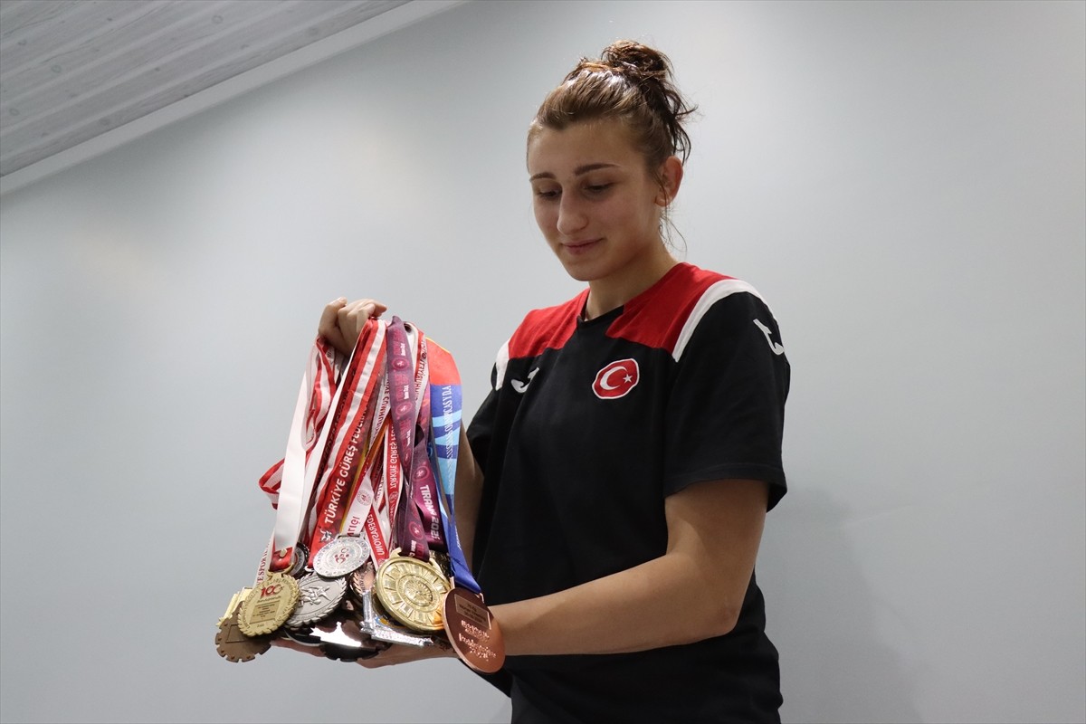 Erzincan'da yaşayan Ahıska Türkü milli güreşçi Elmira Yasin, olimpiyatlarda Türkiye'yi temsil etme...