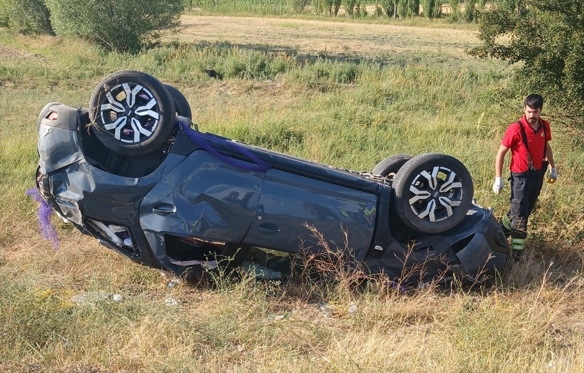 Erzincan’da devrilen otomobildeki 1 kişi öldü, 4 kişi yaralandı.
