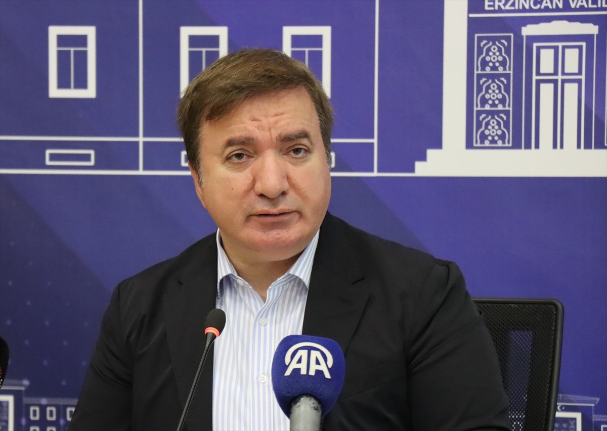 Erzincan Valisi Hamza Aydoğdu, İl Afet ve Acil Durum Müdürlüğü (AFAD) Toplantı Salonu'nda...