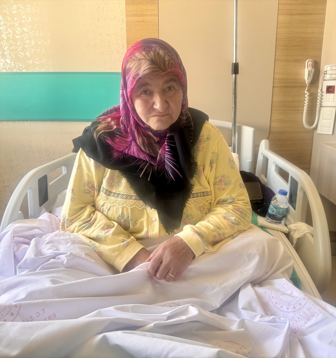 Erzurum'da ağrısı geçsin diye ot ile sardığı bacağında 2. derece yanık oluşan Hatice Demir...