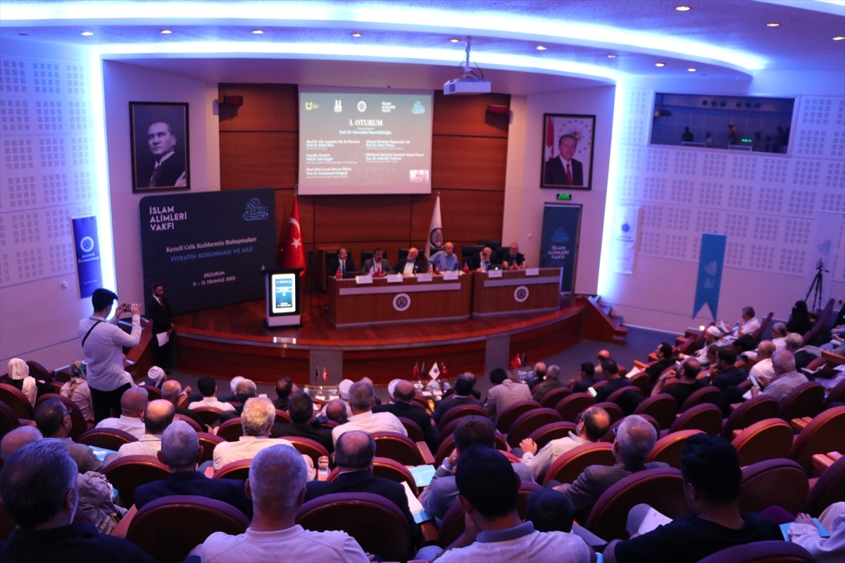 Erzurum'da İslam Alimleri Vakfınca Atatürk Üniversitesi'nde "Fıtratın Korunması ve Aile" başlığı...