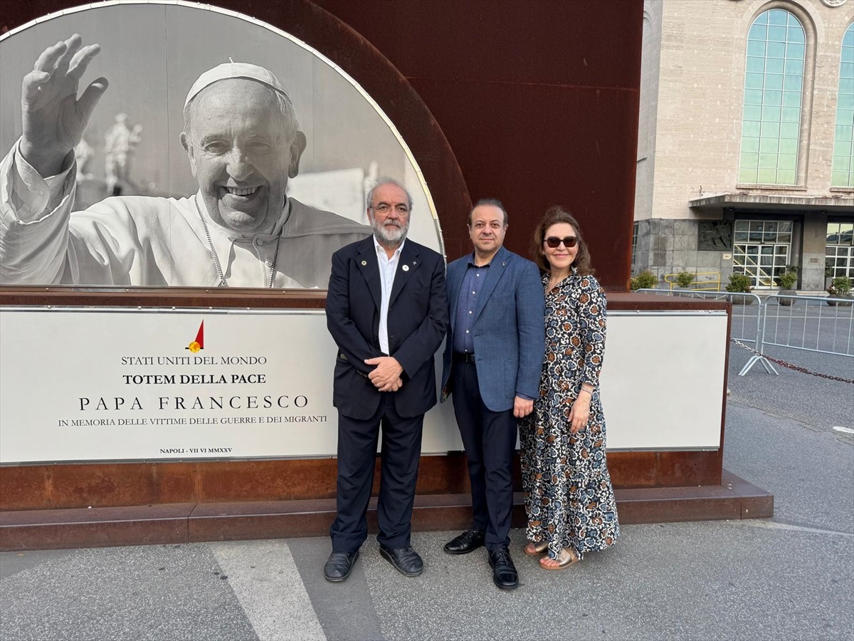 Eski Avrupa Birliği Bakanı ve Büyükelçi Egemen Bağış ve eşi Beyhan Bağış, Cumhurbaşkanı Recep...