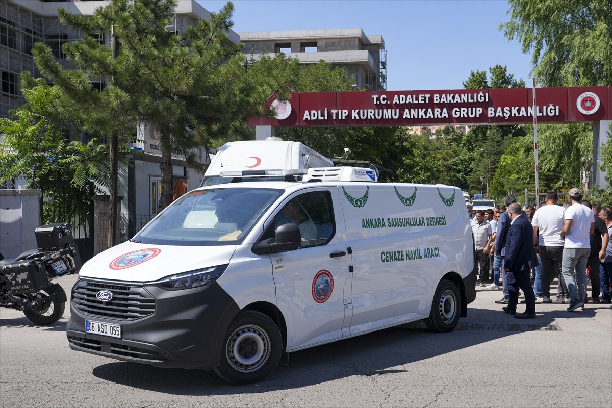 Eskişehir'in Seyitgazi ilçesinde çıkan orman yangınıyla mücadele ederken şehit olan 5 orman işçisi...