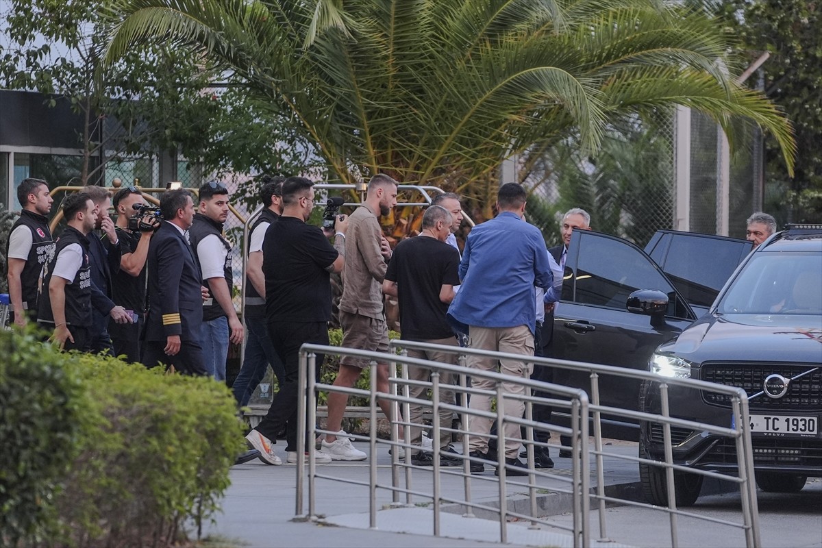 Fenerbahçe'nin transfer görüşmelerine başladığını duyurduğu Slovak savunma oyuncusu Milan...