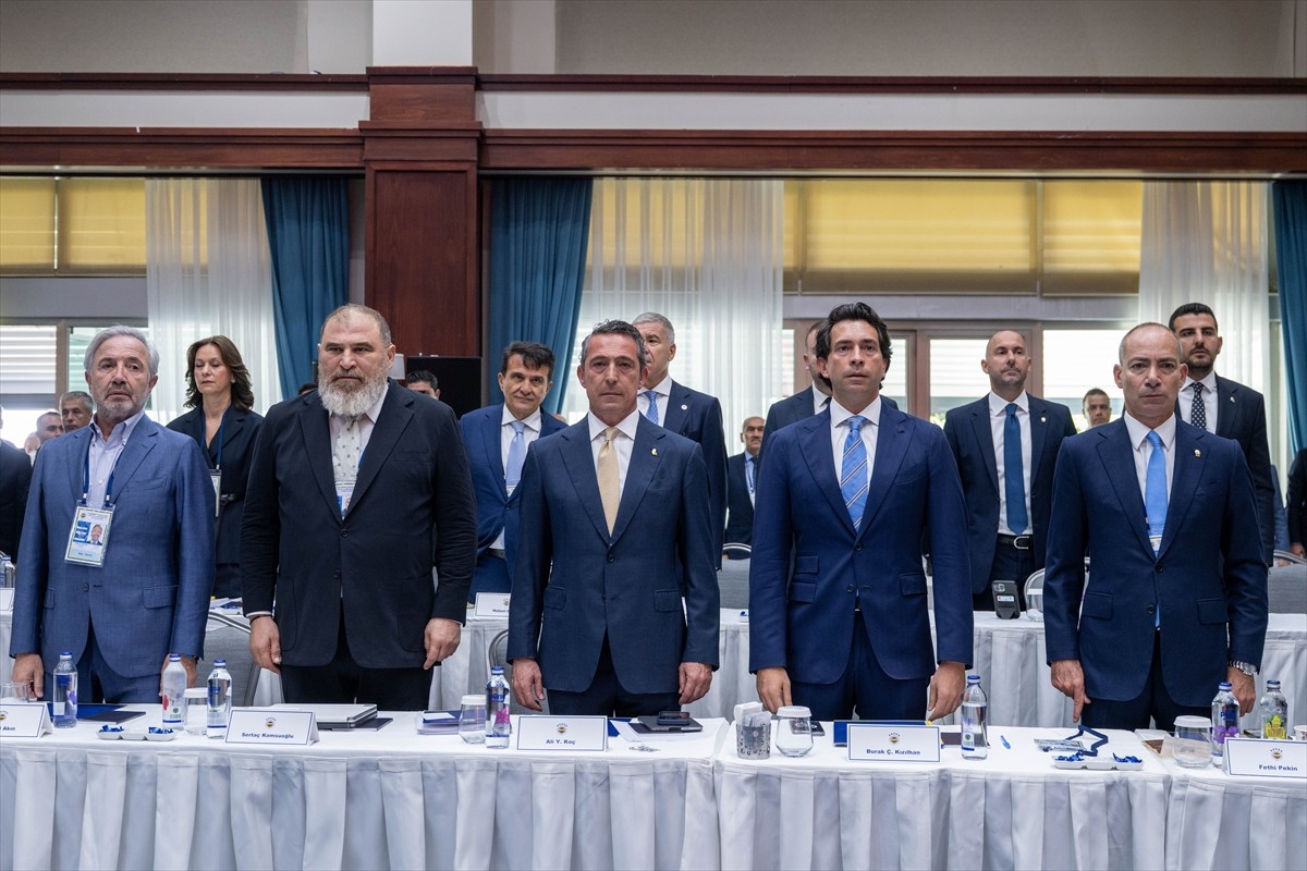 Fenerbahçe Kulübü Yüksek Divan Kurulu (YDK) toplantısı başladı. Kalamış'ta bulunan Fenerbahçe...