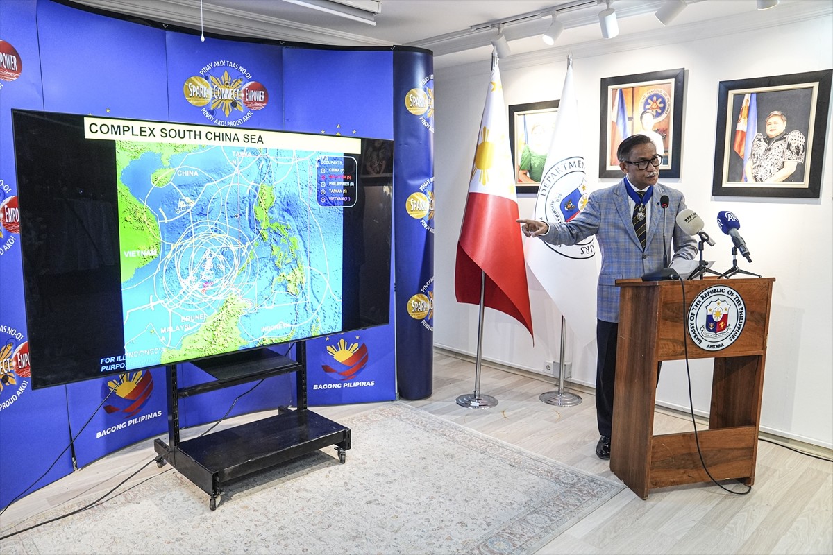 Filipinler'in Ankara Büyükelçiliği ev sahipliğinde, başkentte "Tahkimin Yüzleri" adlı fotoğraf...