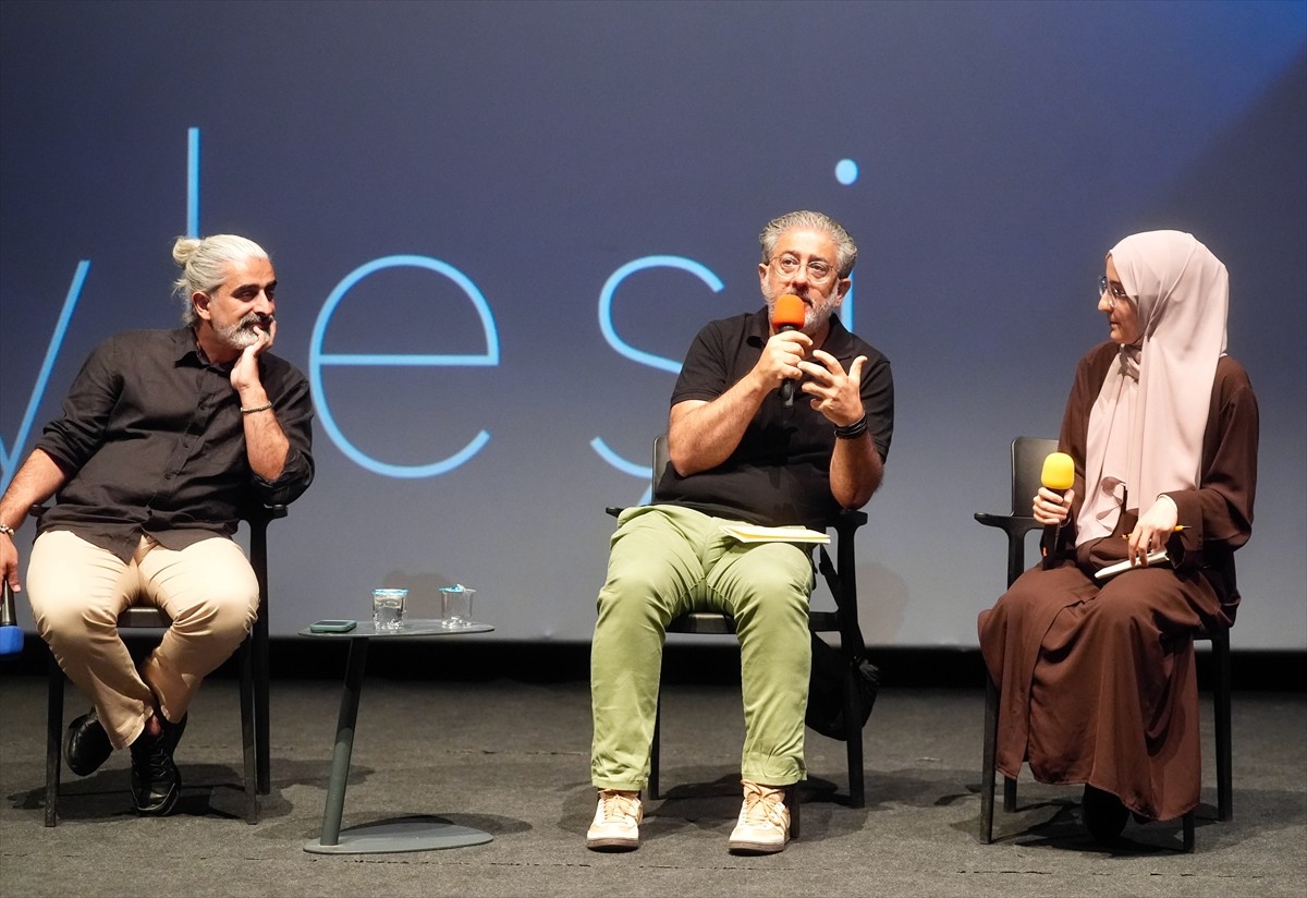 Filistin sinemasının önemli isimlerinden Hanna Atallah (ortada) 15 Temmuz Haftası etkinlikleri...