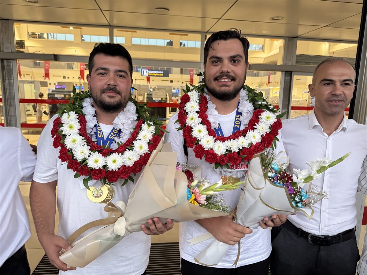 Fransa'da düzenlenen Avrupa Ateşli Silahlar ve Plak Atışları Şampiyonası'nda altın madalya kazanan...