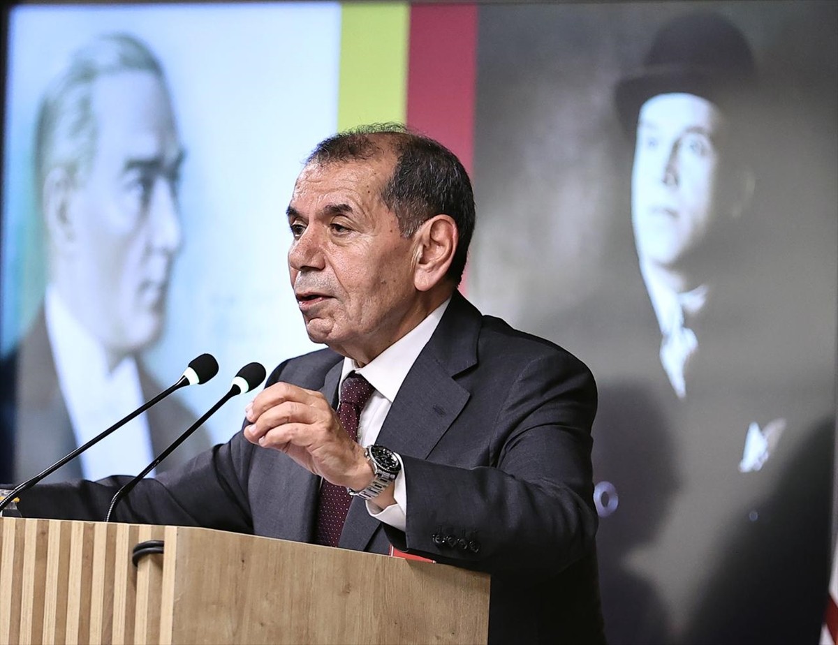 Galatasaray Kulübü Başkanı Dursun Özbek, RAMS Park'taki Özhan Canaydın Konferans Salonu'nda...