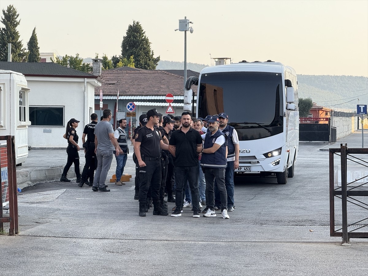 Gaziantep'te farklı tarihlerde meydana gelen kurşunlama olaylarına karıştıkları gerekçesiyle...