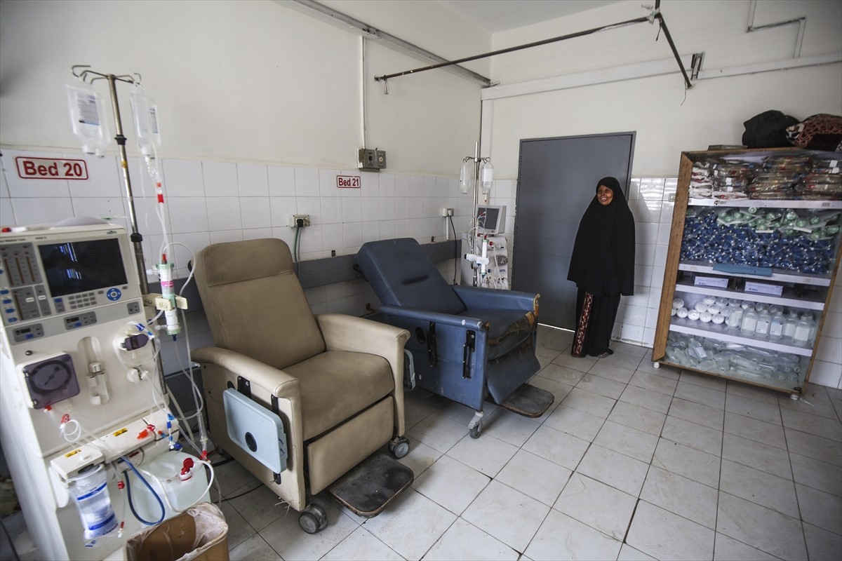Gazze’deki Şifa Hastanesi’nde yakıt sıkıntısı nedeniyle böbrek hastalıkları bölümü hizmet dışı...