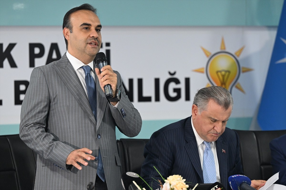 Gençlik ve Spor Bakanı Osman Aşkın Bak (sağ 3) ile Sanayi ve Teknoloji Bakanı Mehmet Fatih Kacır...