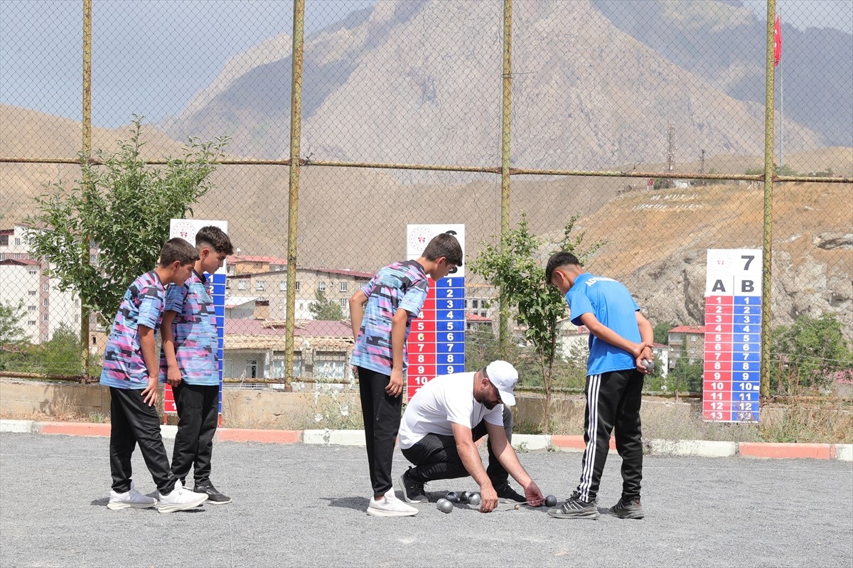 Hakkari'de Anadolu Yıldızlar Ligi 1. Etap 4. Grup Bocce müsabakaları başladı. Merzan Futbol...