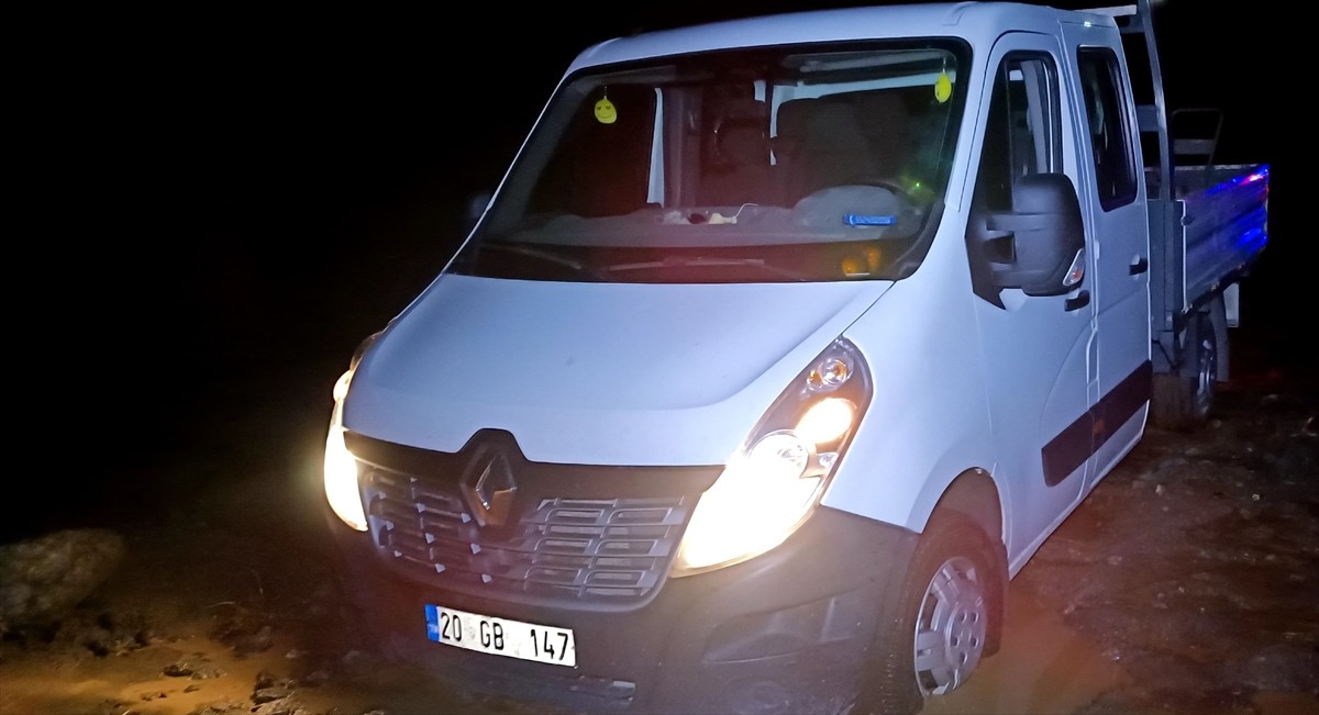 Iğdır-Kağızman ile Ağrı-Kağızman kara yollarında, şiddetli sağanak sonrası meydana gelen sel ve...