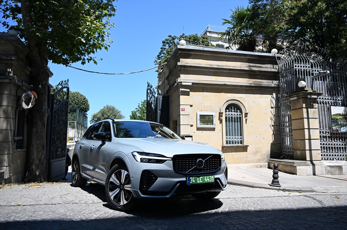 İran ile İngiltere, Fransa ve Almanya arasında, nükleer faaliyetlerine ilişkin İstanbul'da...
