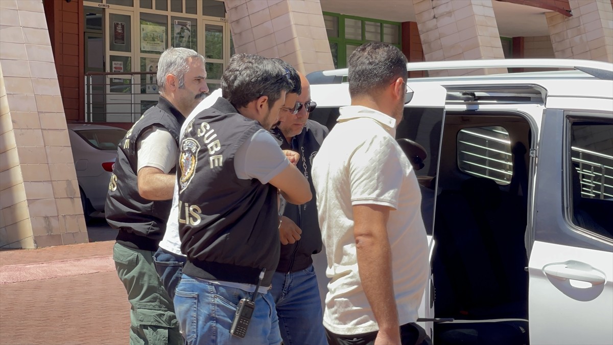 Isparta'da iki kişi arasında çıkan silahlı kavgada 1 kişi öldü. Öte yandan olayın ardından kaçan...